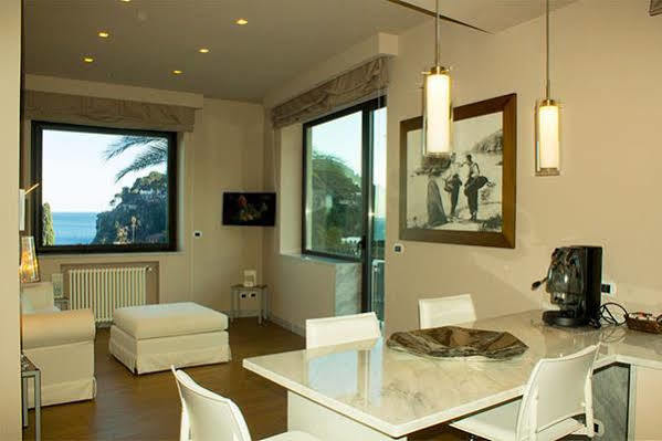 Fenetre Sur Le Blue Apartment ตาออร์มินา ภายนอก รูปภาพ