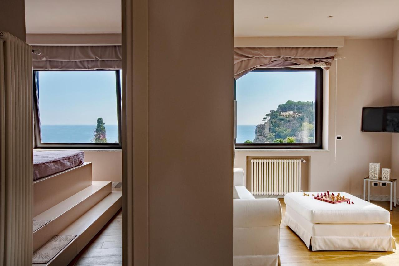 Fenetre Sur Le Blue Apartment ตาออร์มินา ภายนอก รูปภาพ